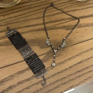 Necklace and bracelet set